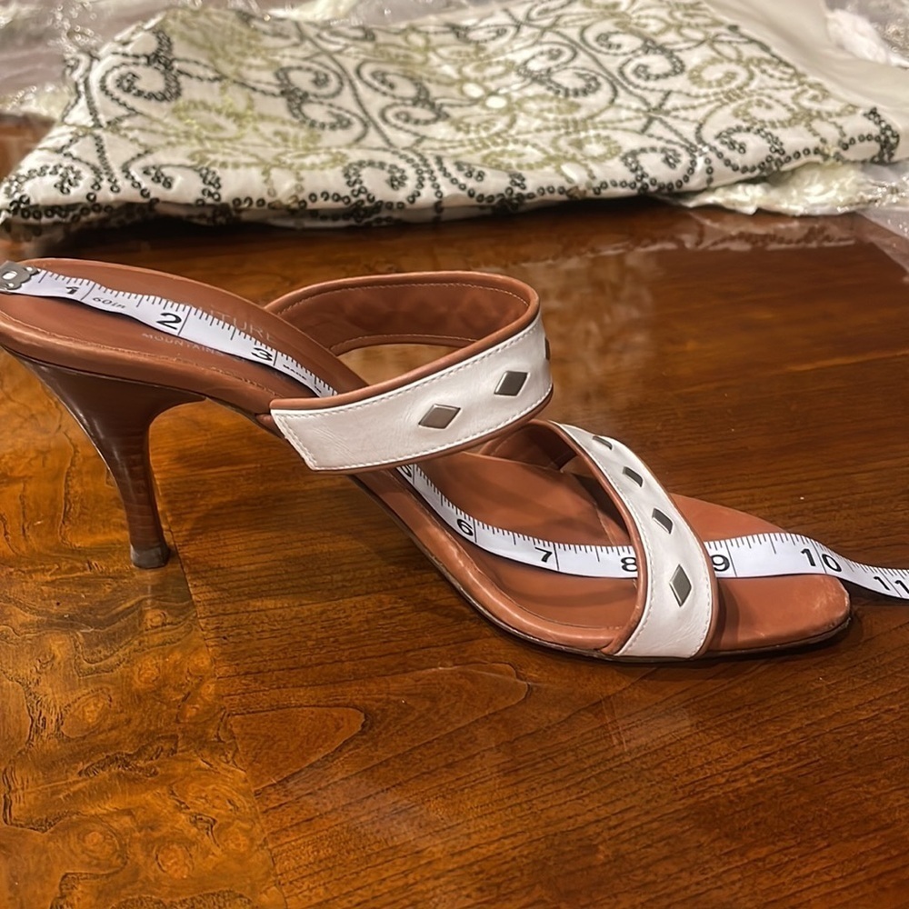 Donald J Pliner COUTURE “Nikki” leather studded slip on heel strap sandals 8 - Picture 13 of 14